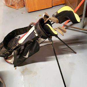 Child size golf bag with clubs